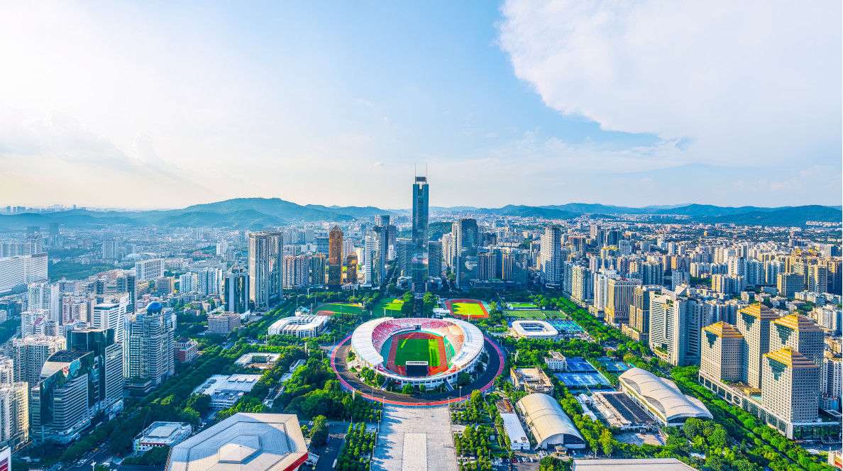 Tianhe: Business Hub with Dining and Entertainment